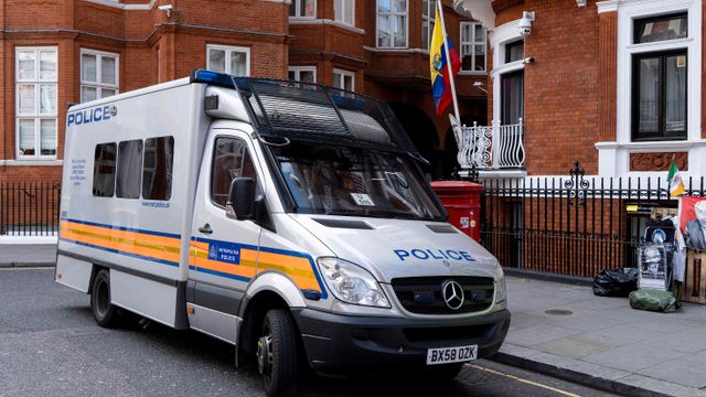 Julian Assange pågrepet av britisk politi