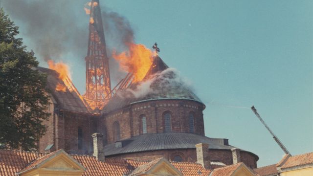 Brannekspert: Røykgass-eksplosjoner kan ha styrket Notre-Dame-brannen