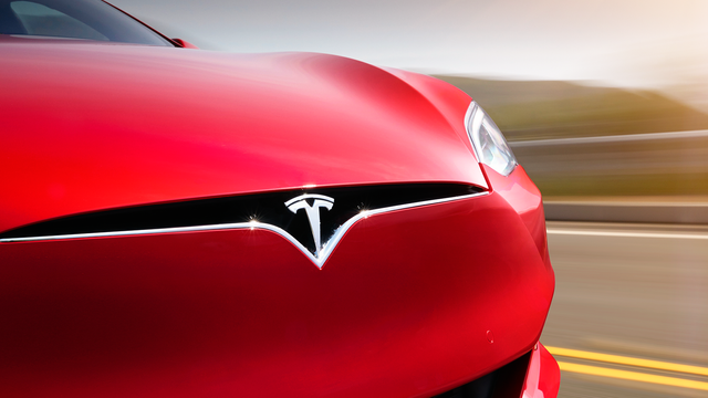 Tesla oppgraderer Model S og X