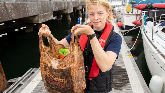 Studie: «Nedbrytbar» plastpose like hel etter tre år i sjøen