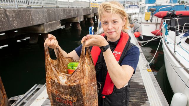 Studie: «Nedbrytbar» plastpose like hel etter tre år i sjøen
