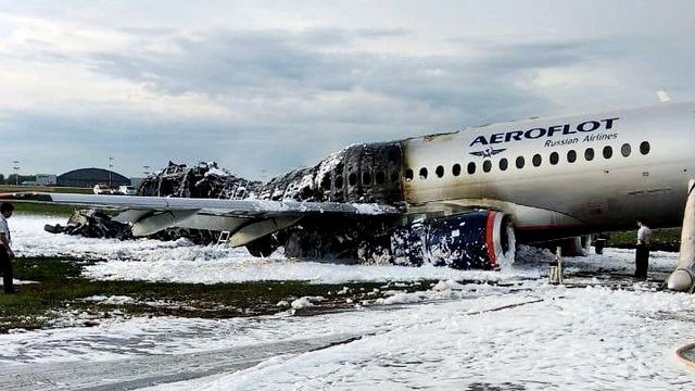 Ekspert etter russisk flyulykke: Lyn bør ikke kunne sette fyr på moderne fly
