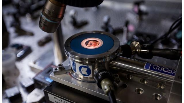 Dansker utvikler kompakt mikrobrikke til kvantenettverk