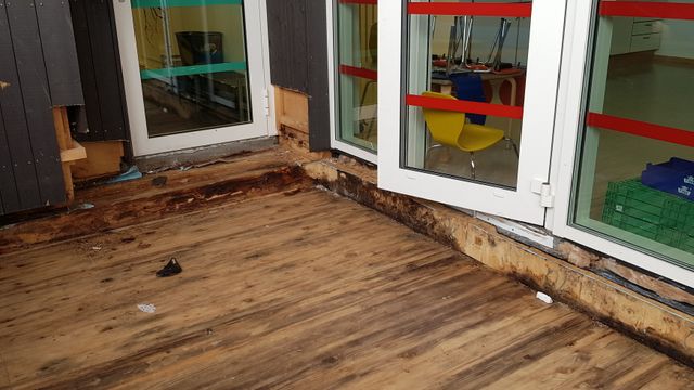 Råte, gliper og bærevegger som manglet: 7 år gammel barnehage rives