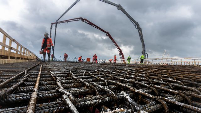 Milepel på OPS-prosjektet: Dekket på Tønset bru er ferdig