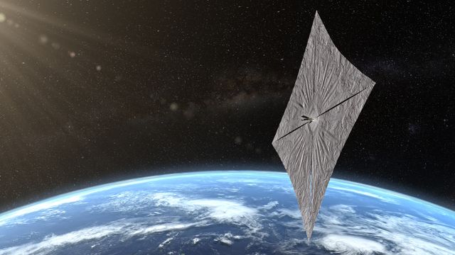 Falcon Heavy sender Carl Sagans gamle solseil-idé i bane