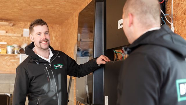 Bygger Norges første toveislader: Snart kan du bruke elbilen til å forsyne huset med strøm