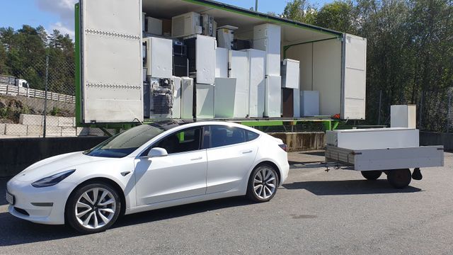 Slik fungerer Tesla Model 3 med campingvogn