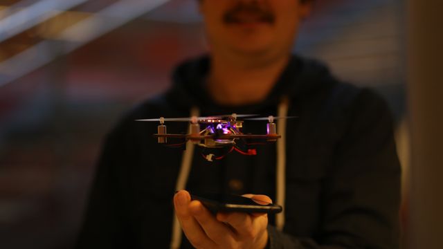 Verdens første micro:bit-drone skal bedre barns teknologiforståelse