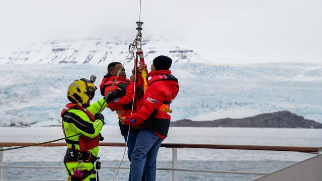 7000 mennesker ankommer Svalbard med cruiseskip i helga. Ved en storulykke må de fleste redde seg selv