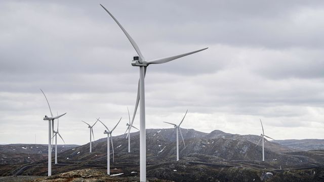 Kystverket ber NVE avklare ansvarsområde etter oljelekkasjer i to vindparker i Trøndelag