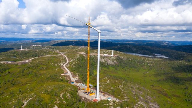 Gigantprosjektene i Nordsjøen gjør strøm til internasjonal volumvare. Skal vi bare droppe landbasert vindkraft?