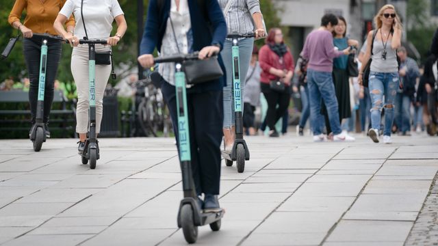 En jungel av apper? Tolv aktører får leie ut elsparkesykler i Oslo