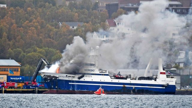 Eksplosjonsfare i brennende russisk tråler i Tromsø