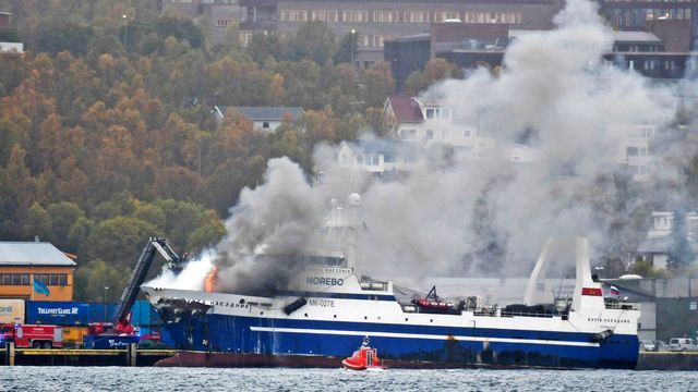 Eksplosjonsfare i brennende russisk tråler i Tromsø