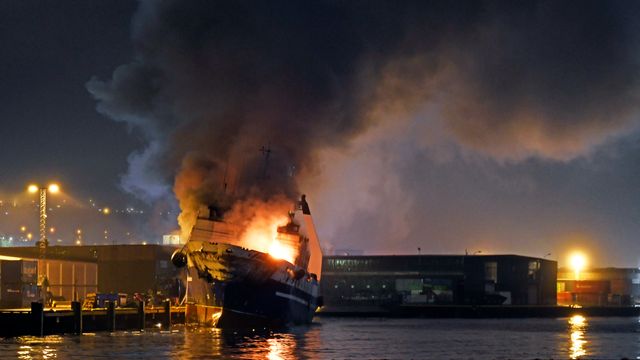 Brennende tråler i Tromsø har kantret
