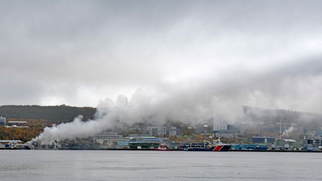 Brennende tråler i Tromsø har kantret