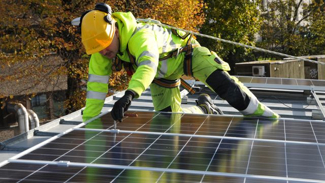Forsker: Solenergi hindres av proprietære løsninger, krav til konsesjoner og uklare mål