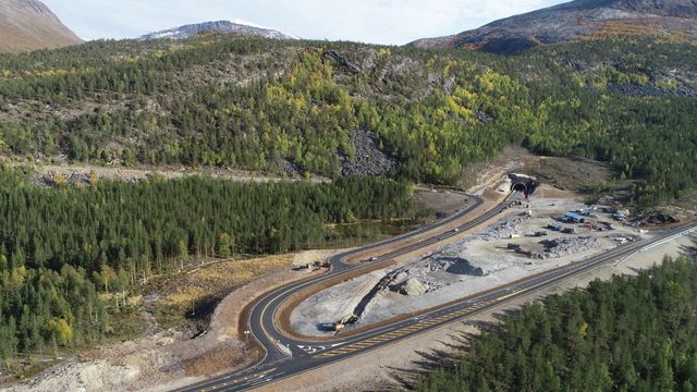 Fra trafikkfarlig kjerresti til topp moderne tunnel: Nå er riksvei 77 Kjernfjelltunnelen i Saltdal åpnet