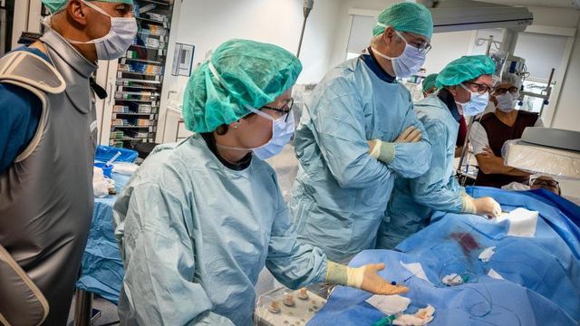 Først i Skandinavia: Danske hjertepasienter får operert inn trådløs trykkmåler
