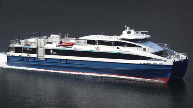 To nye hurtigbåter beordret til kai etter autopilot-feil: – Helt udramatisk, mener verftet