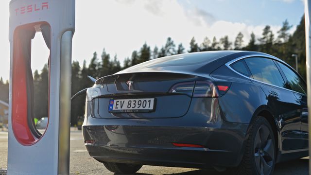 Tesla utvider med flere nye ladestasjoner