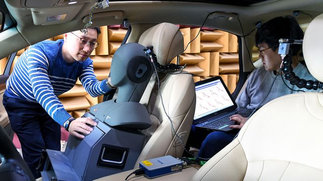 Snart vil mikrofoner, signalbehandling og høyttalere erstatte tunge støydempings-matter i biler