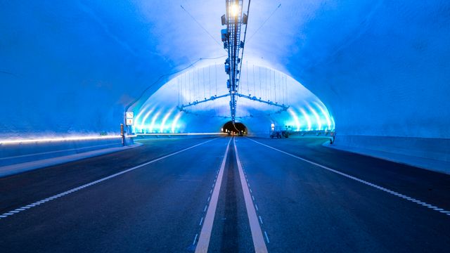 Mælefjelltunnelen blir landets første tunnel der Vegtrafikksentralen kan snakke direkte til trafikantene hvis det brenner