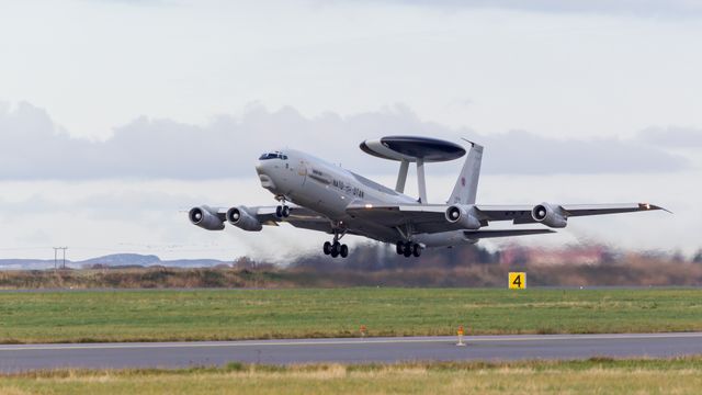 Jens og Nato punger ut for å holde flygende radartallerken i lufta til 2035