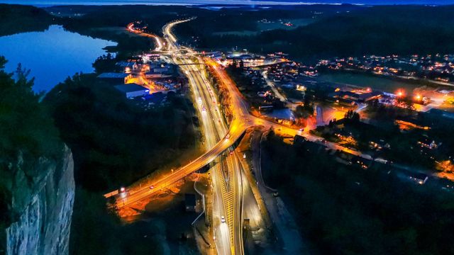 Tok drøyt to år å regulere og bygge: I dag åpnes 16,3 km firefelts E18 i Telemark