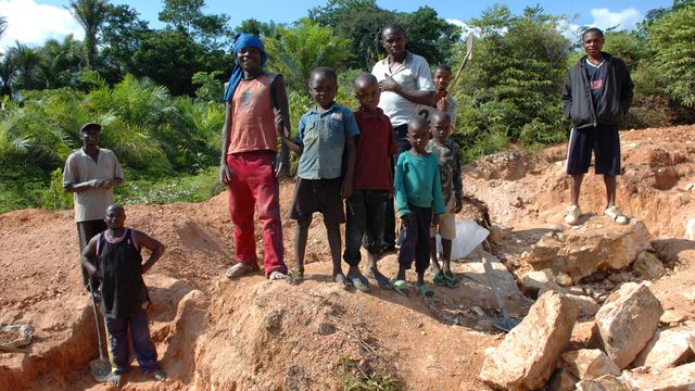 Teknologigiganter saksøkt for barnedødsfall under koboltutvinning i Kongo