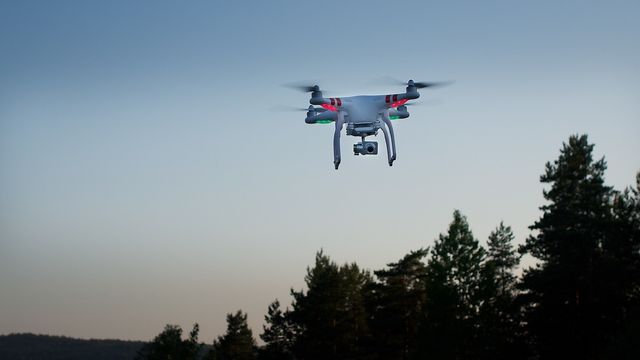Uidentifiserte droner har i flere uker fløyet over Colorado og Nebraska — ingen kan gjøre rede for hva de gjør