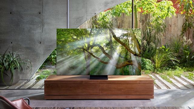 Samsung slipper heftig 8K-TV – har <i>ingen </i>rammer og avansert AI-teknologi