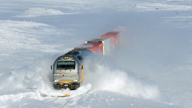 Snøbremsen sviktet: Lokomotivet dundret forbi stoppsignal og gjennom stasjonsområdet
