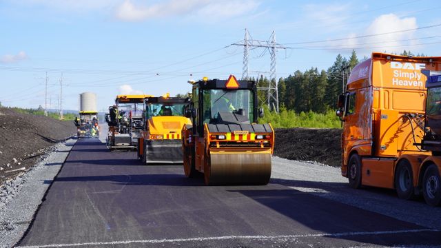 Tre kontrakter først ut: Over 30.000 tonn skal legges på riksveier på Vestlandet