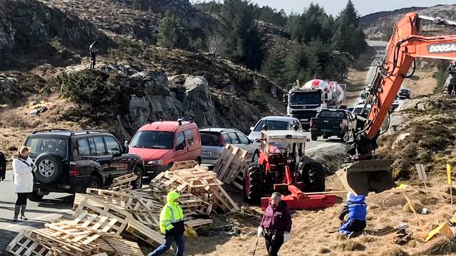 Politiet mistenker at gravemaskin-brann på Frøya var påsatt
