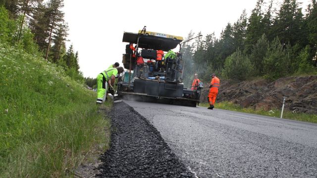 60.000 tonn asfalt skal ut på veiene i Trøndelag og Møre og Romsdal