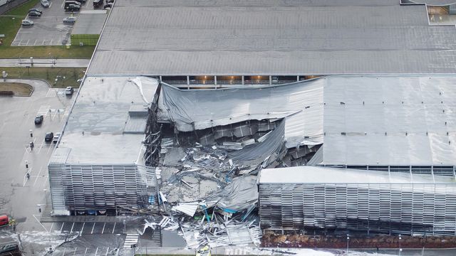 Avinor fastholdt at parkeringshuset på Sola var bygget etter reglene. Lenge etter at de fikk vite om feil