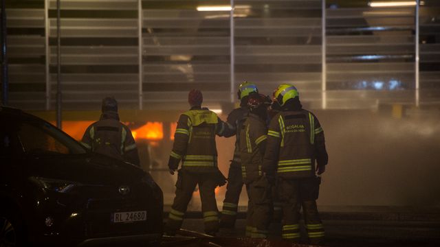 Frykter spredning: Ved en brann tilsvarende den på Sola, vil danske brannfolk få beskjed om å holde seg ute