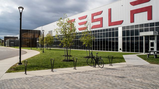 Tesla har søkt om økonomisk støtte til batterifabrikk i Tyskland. Det er ikke alle like positive til