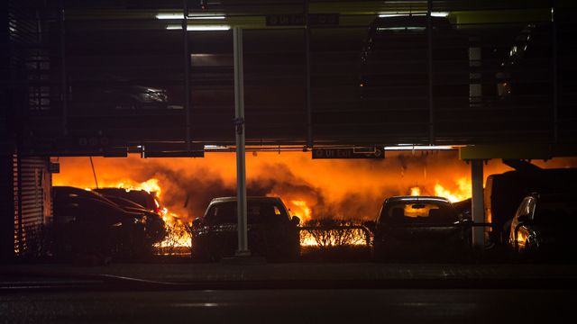 Brannvesenet: Det tok 20 minutter fra bilbrannen startet til første brannmann ankom