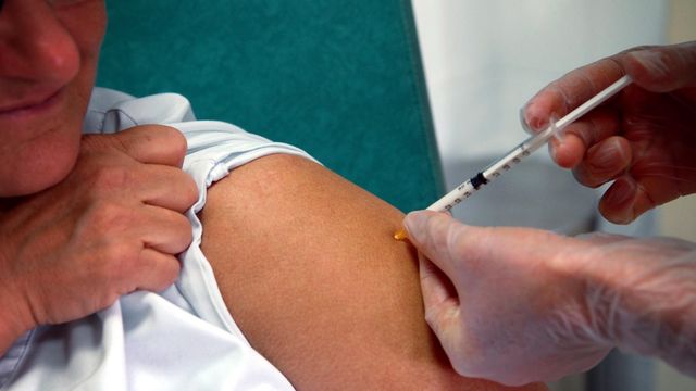 Forskere fra hele verden har satt på turboen: Vaksineforsøk på mennesker om tre måneder