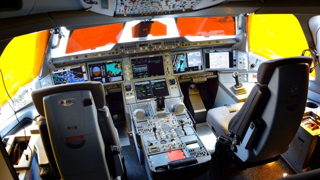 Slår alarm etter at motoren på A350 har stoppet etter søling i cockpit