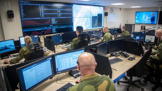 De har verneplikt i Cyberforsvaret, men Norge har ingen planer om det samme