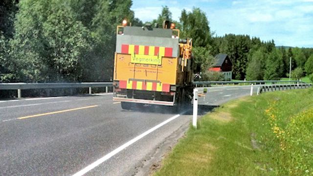 Tre firmaer har gitt tilbud på merking av riksveiene i Vestland og Rogaland
