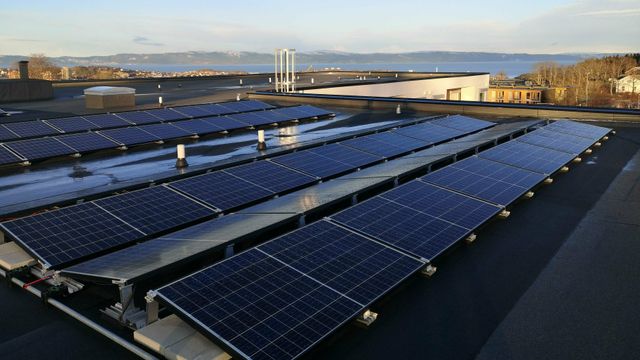 Batterier er uegnet til å lagre solstrøm – prisen per kilowattime blir skyhøy
