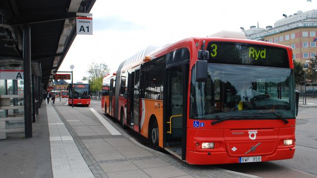 Om fire år skal det gå store selvkjørende busser i 100 kilometer i timen i denne svenske byen