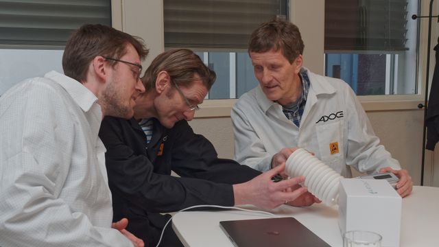 Balansert ventilasjon er sjelden i balanse. Norsk gründerbedrift har løst problemet med elektronikk og sensorer