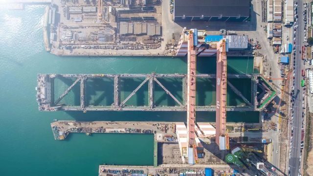 Oppdrettsanlegget er større enn Eiffeltårnet. Nå kan det bli korona-fast i Kina