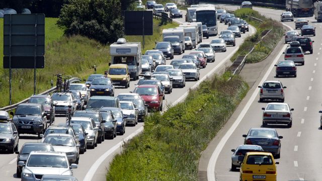 I Tyskland øker utslippene fra biltrafikken. Løsningen kan bli elbil-kvoter og lavere fartsgrenser